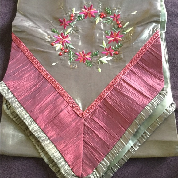 Table runners - Picture 4 of 8